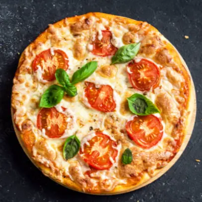 Pizza artesanal com tomate e manjericão, exemplo de site para pizzaria